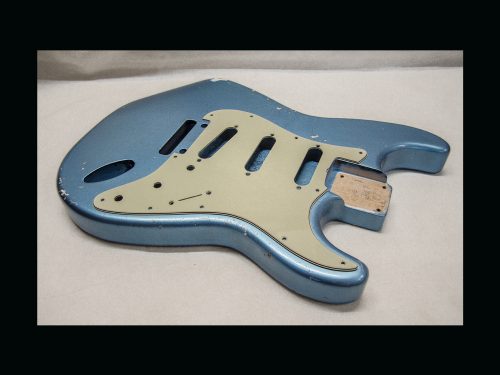 S-Style Body / Alder / 3 lbs. 13 oz. / Nitrocellulose 'Lake Placid Blue' / Med. Relic (#GIN-3123)