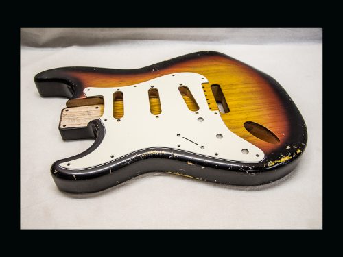 Lefty S-Style Body / 1 Piece Lightweight Swamp Ash  / 3 lbs. 7 oz. / Nitrocellulose '3Tone Burst' / Light Relic (#GIN-3132) - Image 2