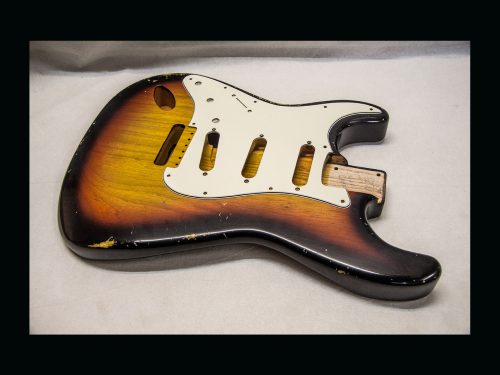 Lefty S-Style Body / 1 Piece Lightweight Swamp Ash  / 3 lbs. 7 oz. / Nitrocellulose '3Tone Burst' / Light Relic (#GIN-3132) - Image 3