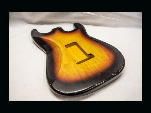 Lefty S-Style Body / 1 Piece Lightweight Swamp Ash  / 3 lbs. 7 oz. / Nitrocellulose '3Tone Burst' / Light Relic (#GIN-3132) - Image 6