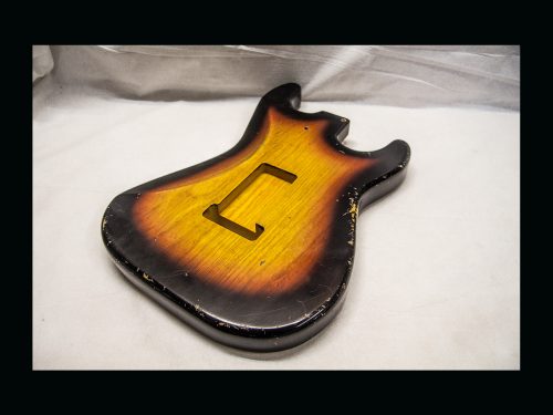 Lefty S-Style Body / 1 Piece Lightweight Swamp Ash  / 3 lbs. 7 oz. / Nitrocellulose '3Tone Burst' / Light Relic (#GIN-3132) - Image 7