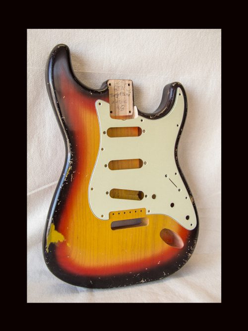 S-Style Body / Swamp Ash / 4 lbs. 8 oz. / Nitrocellulose '3 Tone Burst' / "Target Burst" / Med. Relic (#GIN-3179)