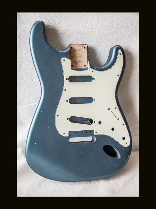 S-Style Body / Alder / 4 lbs. 3 oz. / Nitrocellulose 'Deep Lake Placid Blue' / Med./ Light Relic (#GIN-3249)