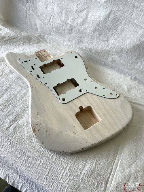 Jazz-Style Body / Swamp Ash / 4 lbs. 8 oz. / Nitrocellulose 'Mary Kay White' / Uni-Rout / Heavy Relic (#GIN-3266)