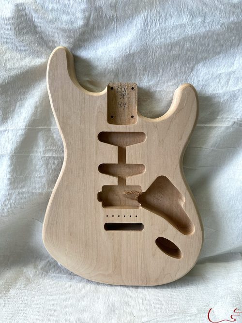 S-Style Body / Ultra Light Alder / HSS / 4 lbs. 4 oz. (#GIN-3326)
