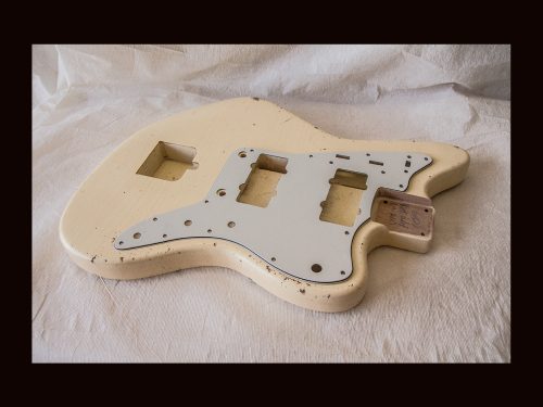 Jazz-Style Body / Alder / 3 lbs. 13 oz. / Nitrocellulose 'Aged Olympic White' / Uni-Rout / Med. Relic (#GIN-3357)