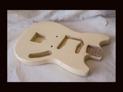 Stang-Style Body / Ultra Light Alder / 3 lbs. 13 oz. / Nitrocellulose "Desert Sand" / Light Relic (#GIN-3352) - Image 3