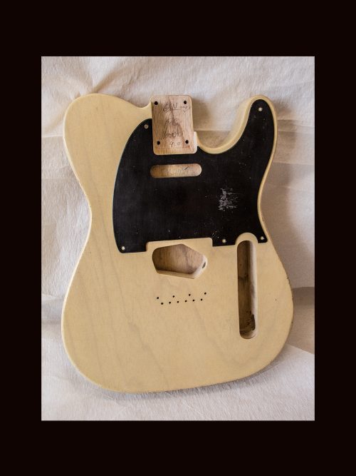 T-Style Body / 1 Piece Light Swamp Ash / 4 lbs. 0 oz. / Nitrocellulose 'Nocaster Blonde' / Light-Med. Relic (#GIN-3394)