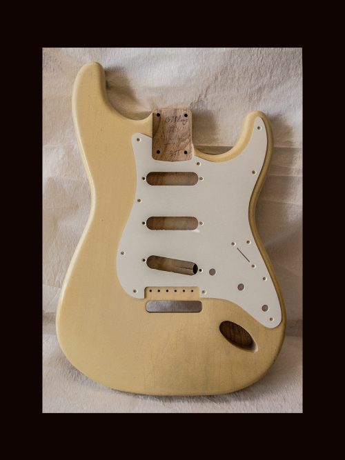 S-Style Body / 1 PC. Ultra Light Swamp Ash / 3 lbs. 5 oz. / Nitrocellulose 'Blonde'/ X-Lite Relic (#GIN-3396)
