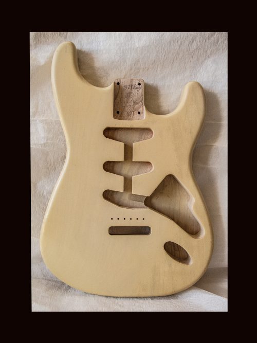 S-Style Body / 1 PC. Ultra Light Swamp Ash / 3 lbs. 5 oz. / Nitrocellulose 'Blonde'/ X-Lite Relic (#GIN-3396) - Image 4