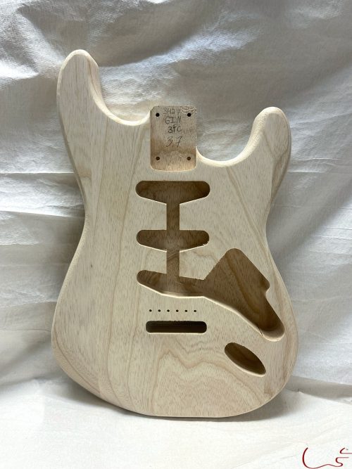 S-Style Body / Ultra Light Swamp Ash / 3 lbs. 7 oz. (#GIN-3427)