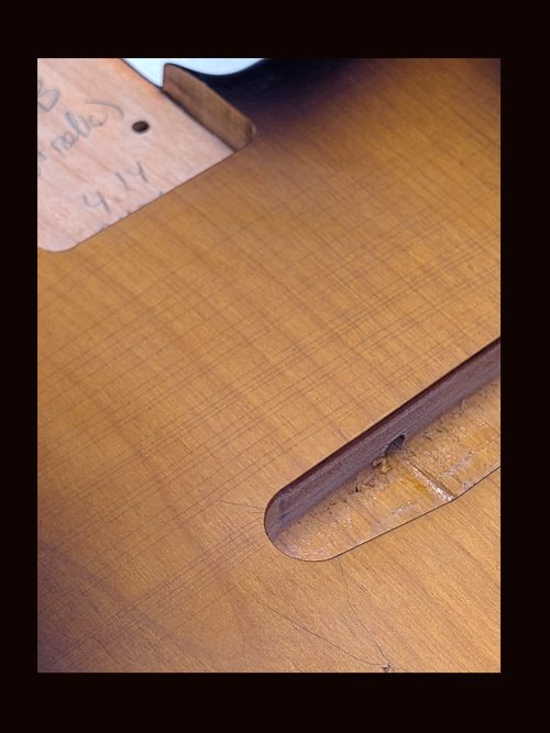 P-Style Bass Body / Alder / 4 lbs. 14 oz. / Nitrocellulose '2-Tone Sunburst' / Light Relic (#GIN-3436) - Image 4