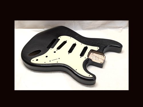 S-Style Body /Ultra Light Swamp Ash / 3 lbs. 5 oz. / Nitrocellulose 'TruGrain™ 'Black' / Closet Clean (#GIN-3438)