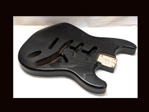 S-Style Body /Ultra Light Swamp Ash / 3 lbs. 5 oz. / Nitrocellulose 'TruGrain™ 'Black' / Closet Clean (#GIN-3438) - Image 3