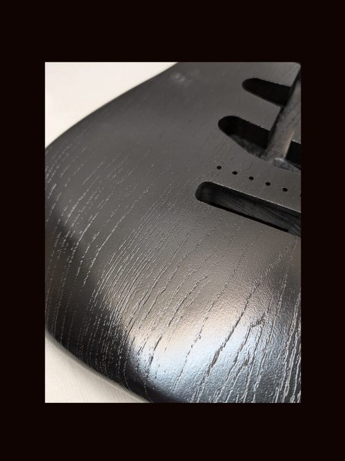 S-Style Body /Ultra Light Swamp Ash / 3 lbs. 5 oz. / Nitrocellulose 'TruGrain™ 'Black' / Closet Clean (#GIN-3438) - Image 5