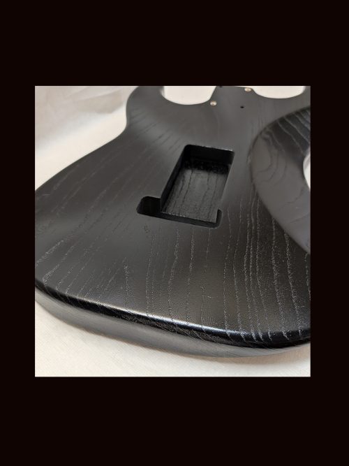 S-Style Body /Ultra Light Swamp Ash / 3 lbs. 5 oz. / Nitrocellulose 'TruGrain™ 'Black' / Closet Clean (#GIN-3438) - Image 8