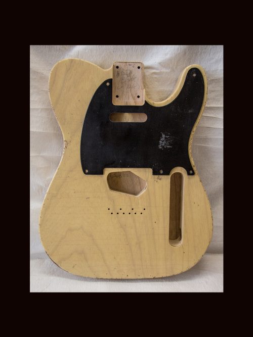 T-Style Body / Light Swamp Ash / 4 lbs. 1 oz. / Nitrocellulose 'Nocaster Blonde' / Light Relic (#GIN-3464)