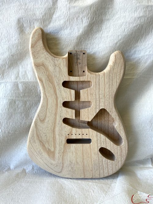 S-Style Body / 1 pc. Ultra Light Swamp Ash / 3 lbs. 7 oz. (#GIN-3471)