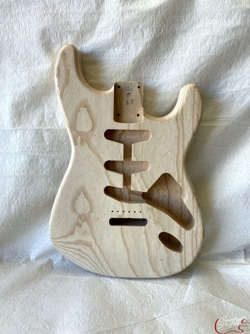 S-Style Body / 1 pc. Ultra Light Swamp Ash / 3 lbs. 7 oz. (#GIN-3472)