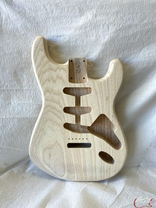 S-Style Body / 1 pc. Ultra Light Swamp Ash / 3 lbs. 8 oz. (#GIN-3500)