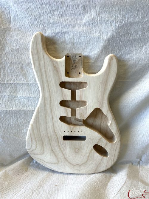 S-Style Body / 1 pc. Ultra Light Swamp Ash / 3 lbs. 8 oz. (#GIN-3504)