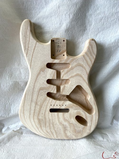 S-Style Body / 1 pc. Ultra Light Swamp Ash / 3 lbs. 8 oz. (#GIN-3543)
