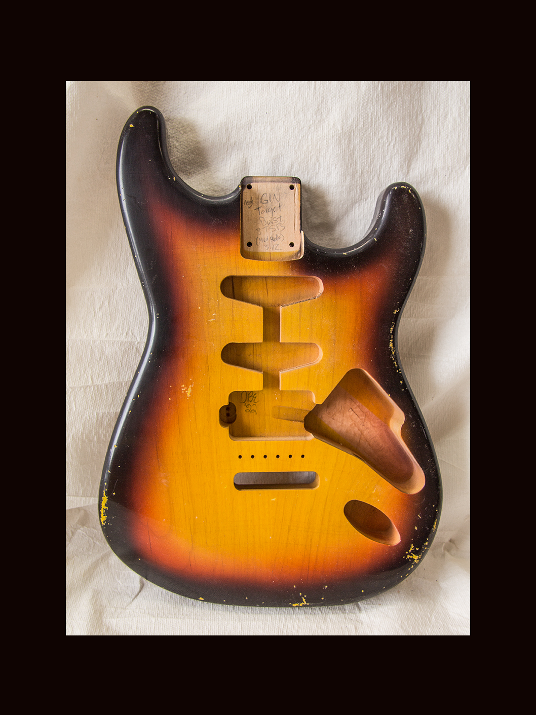 S-Style Body / Alder / 3 lbs. 12 oz. / Nitrocellulose '3 Tone SunBurst' / Med. Relic (#GIN-3547) - Image 4
