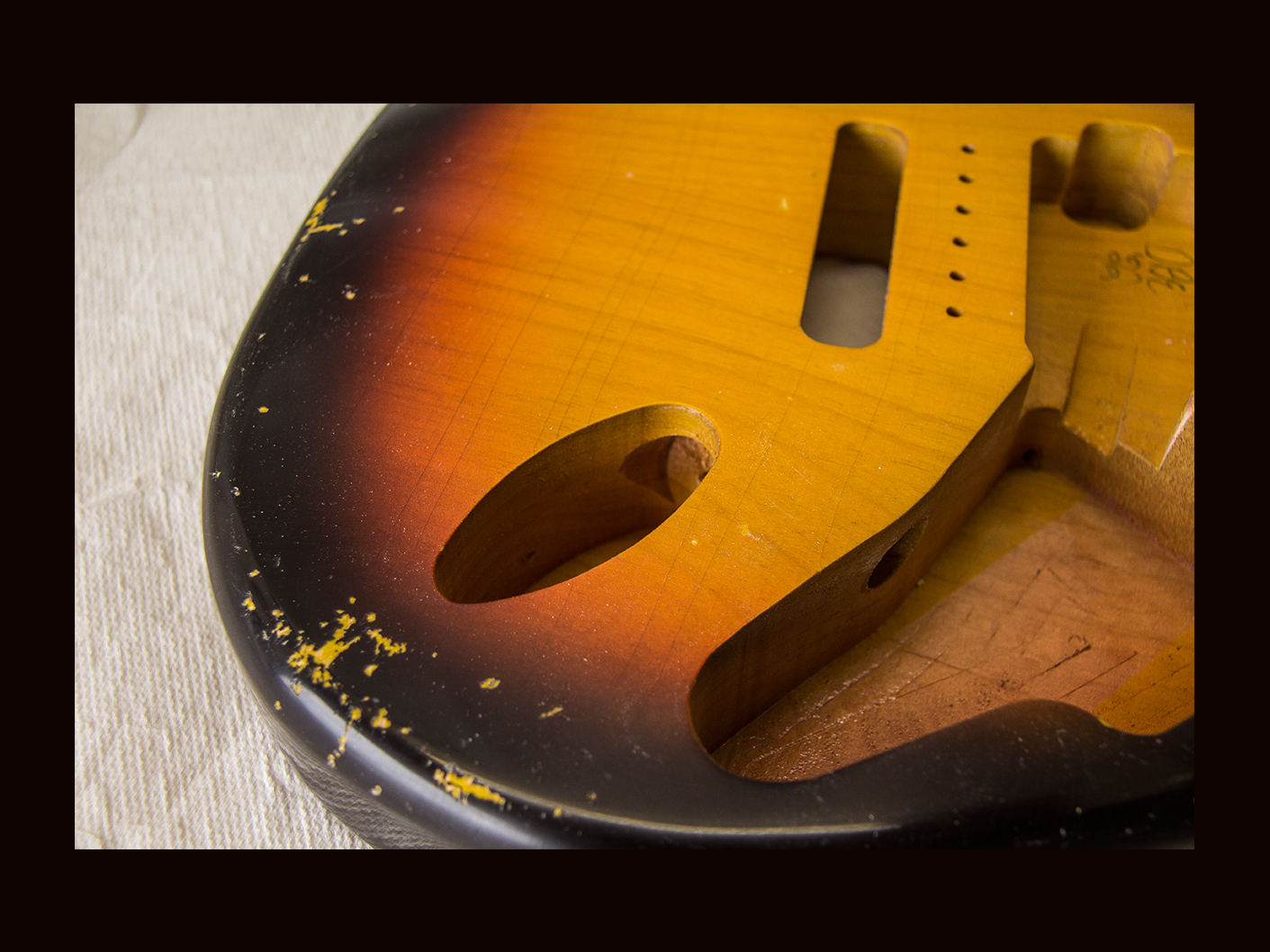 S-Style Body / Alder / 3 lbs. 12 oz. / Nitrocellulose '3 Tone SunBurst' / Med. Relic (#GIN-3547) - Image 5