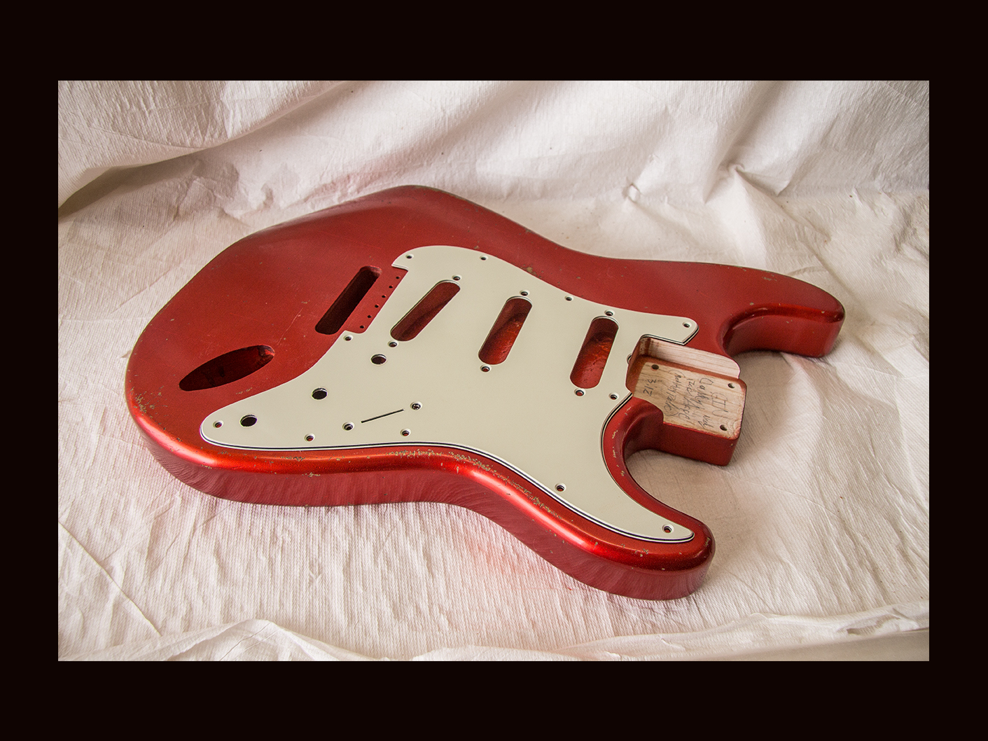 S-Style Body / Ultra Light Swamp Ash / 3 lbs. 12 oz. / Nitrocellulose 'Candy Apple Red' / Med. - Hvy. Relic(#GIN-3549) - Image 3