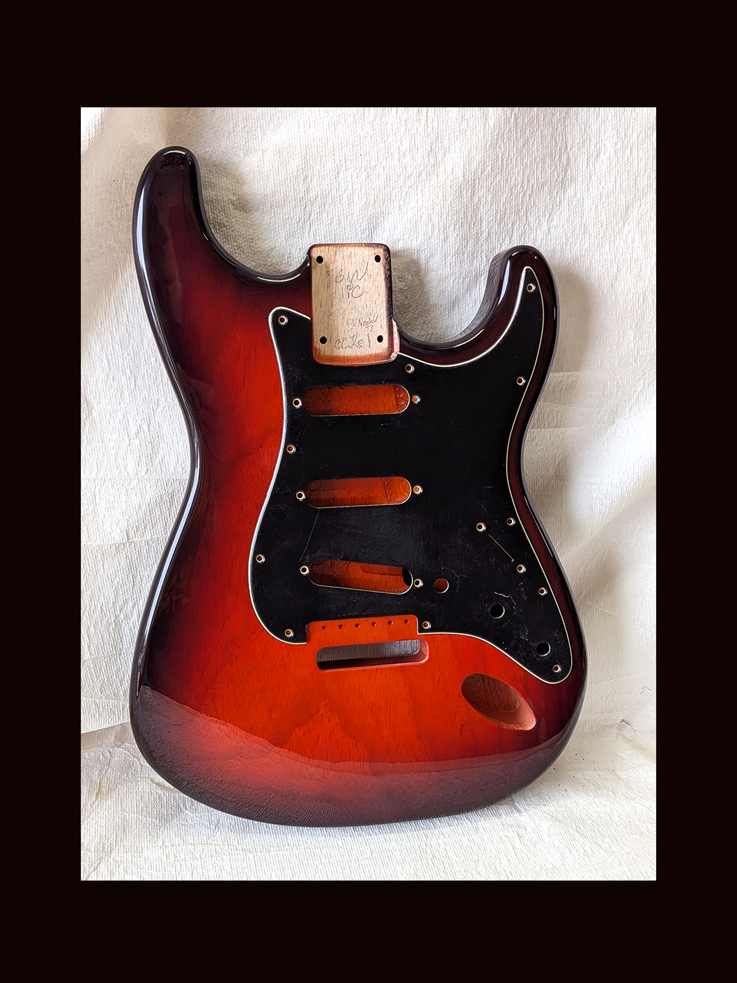 S-Style Body / 1 Piece Ultra Light Swamp Ash / 3 lbs. 3 oz. / Nitrocellulose 'Crimson Burst' / Closet Clean (#GIN-3552) - Image 2
