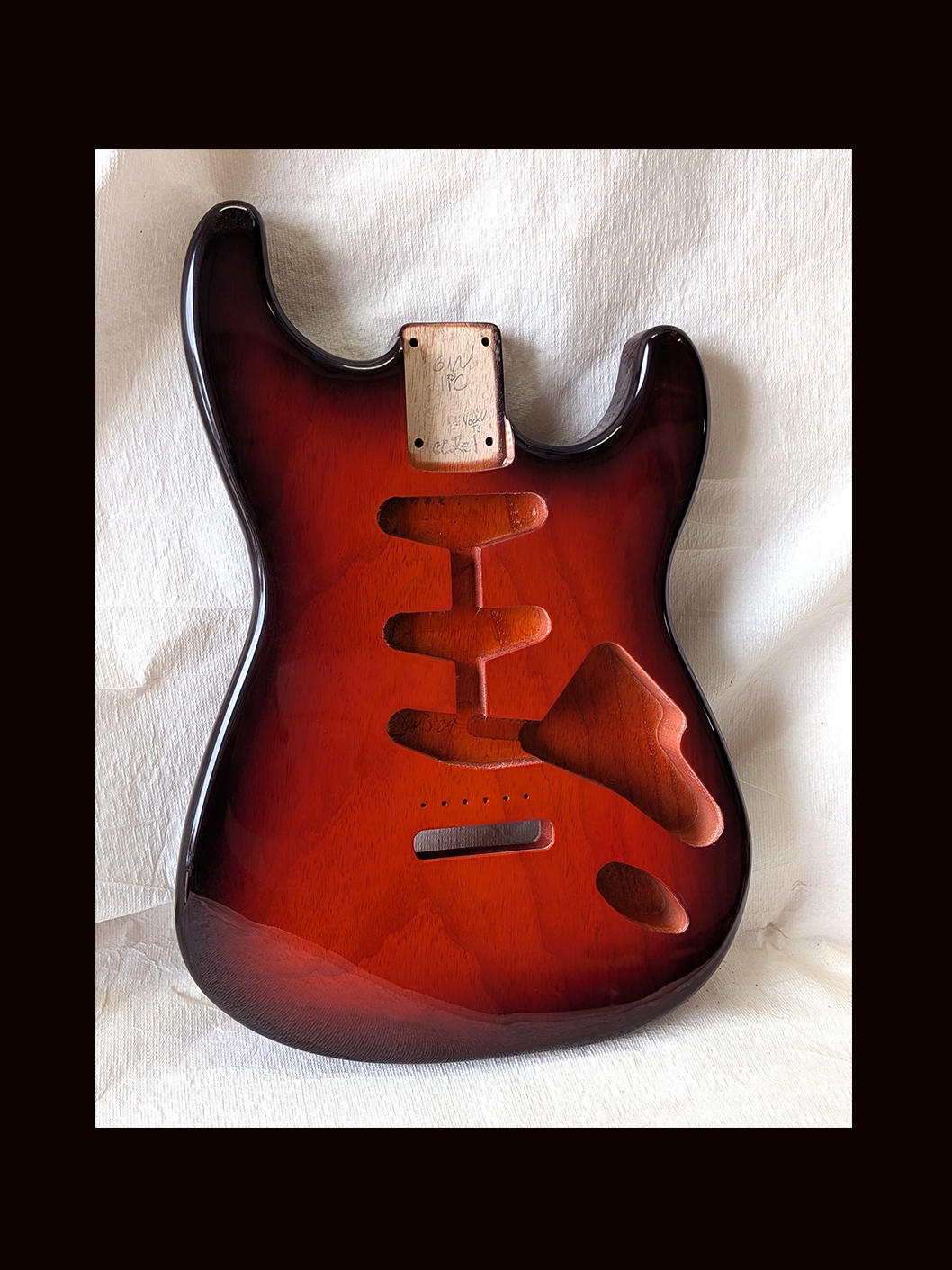 S-Style Body / 1 Piece Ultra Light Swamp Ash / 3 lbs. 3 oz. / Nitrocellulose 'Crimson Burst' / Closet Clean (#GIN-3552) - Image 3