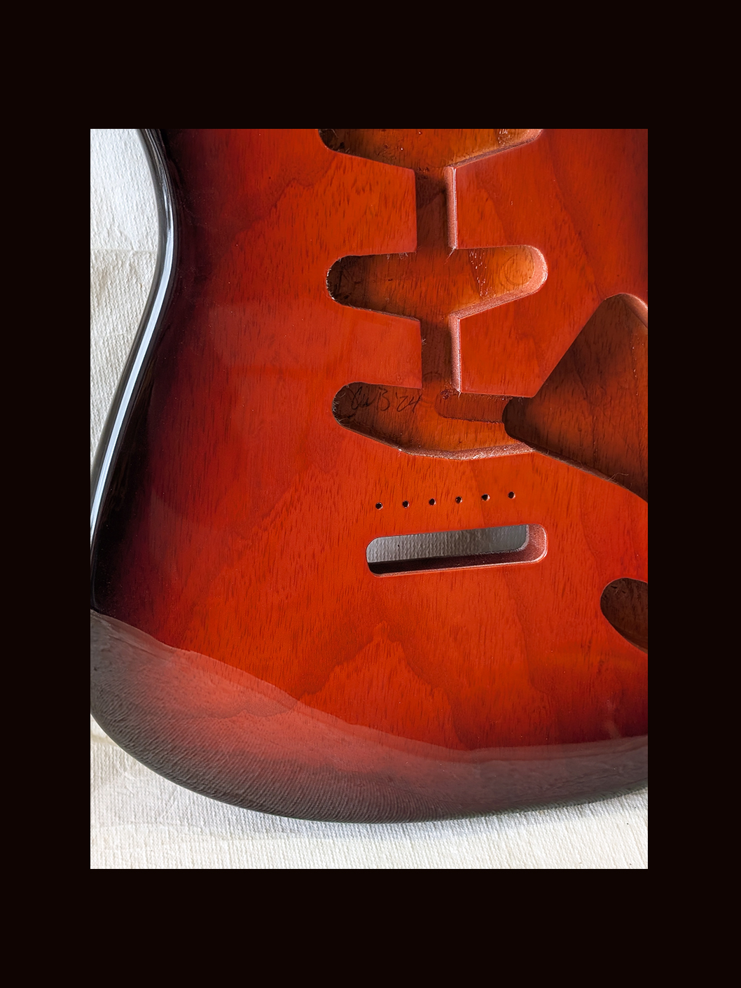 S-Style Body / 1 Piece Ultra Light Swamp Ash / 3 lbs. 3 oz. / Nitrocellulose 'Crimson Burst' / Closet Clean (#GIN-3552) - Image 4