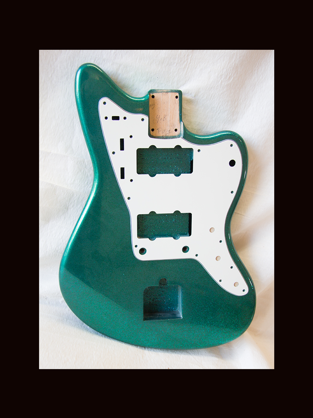 Jazz-Style Body / Alder / 4 lbs. 8 oz. / Nitrocellulose 'Sherwood Flake' /Closet Clean (#GIN-3553)