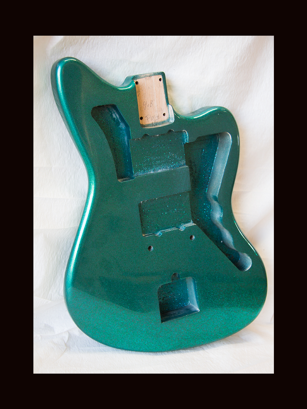 Jazz-Style Body / Alder / 4 lbs. 8 oz. / Nitrocellulose 'Sherwood Flake' /Closet Clean (#GIN-3553) - Image 3