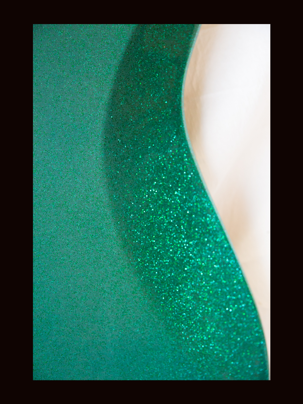 Jazz-Style Body / Alder / 4 lbs. 8 oz. / Nitrocellulose 'Sherwood Flake' /Closet Clean (#GIN-3553) - Image 4