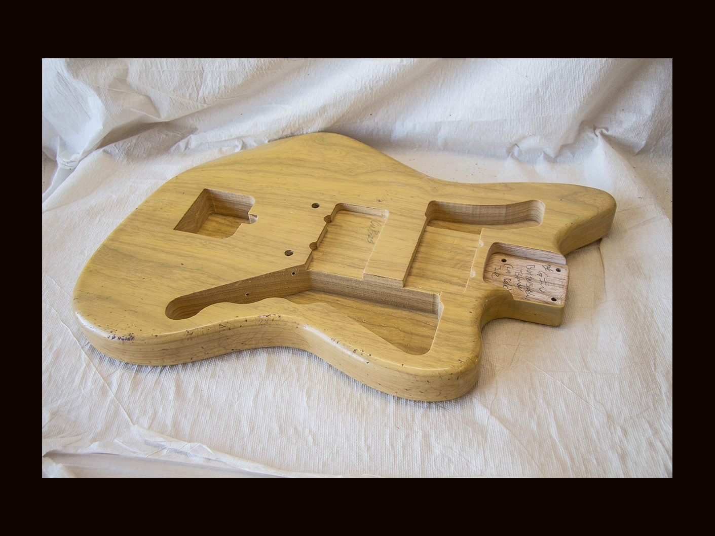 Jazz-Style Body / Swamp Ash / 3 lbs. 12 oz. / Nitrocellulose 'Nocaster Blonde' / Light-Med. Relic (#GIN-3554) - Image 3