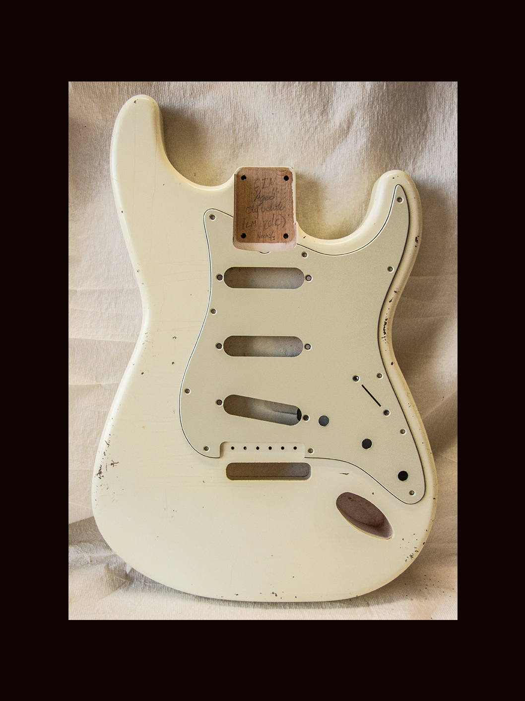 S-Style Body / Alder / 4 lbs. 1 oz. / Nitrocellulose 'Olympic White' / Med. Relic (#GIN-3562)