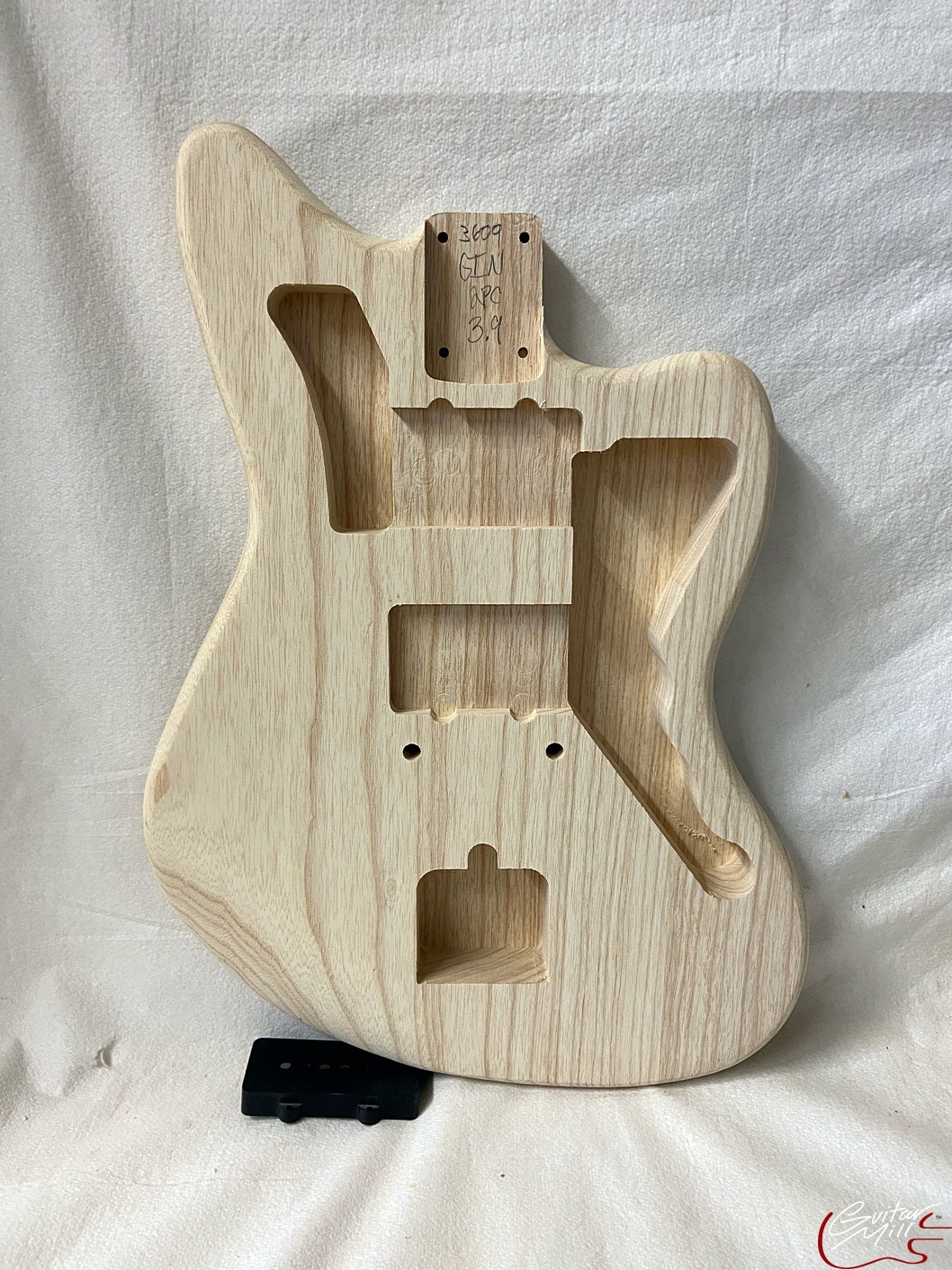 Jazz-Style Body / 2 pc. Ultra Light Swamp Ash / 3 lbs. 9 oz. (#GIN-3609)