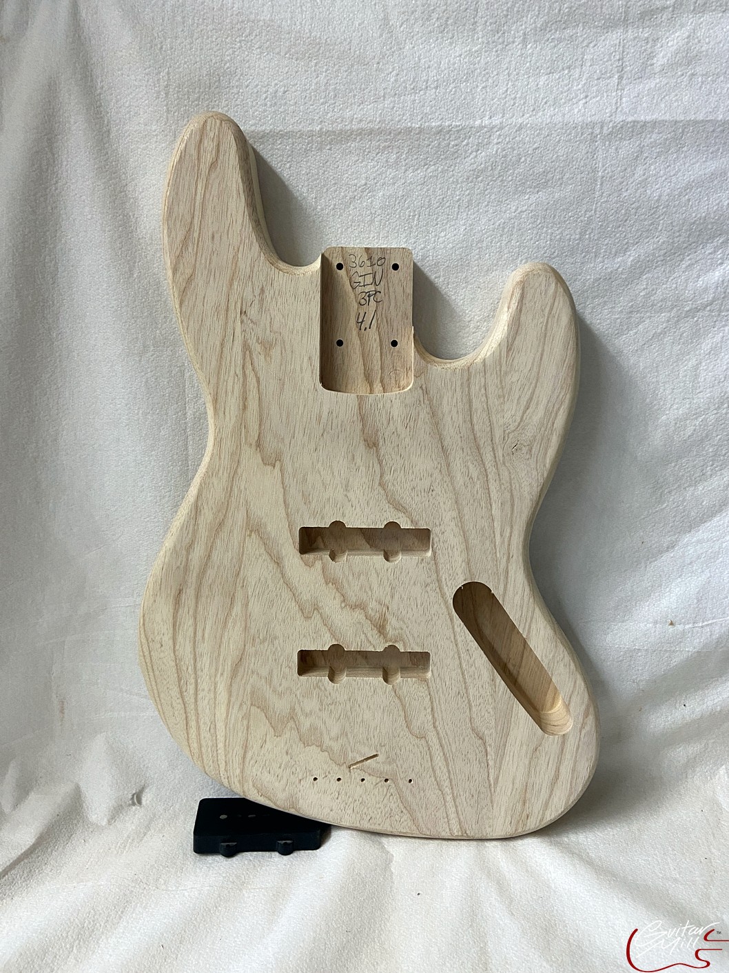 '60s J-Style Bass Body / Ultra Light Swamp Ash / 4 lbs. 1 oz. (#GIN-3610)