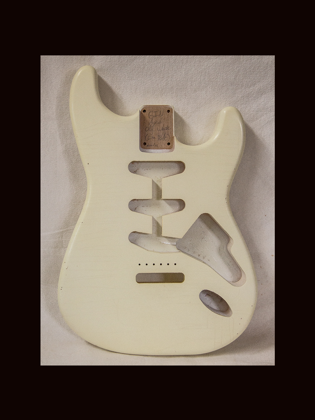 S-Style Body / Alder / 4 lbs. 0 oz. / Nitrocellulose 'Aged Olympic White' / Light-Med. Relic (#GIN-3650) - Image 3