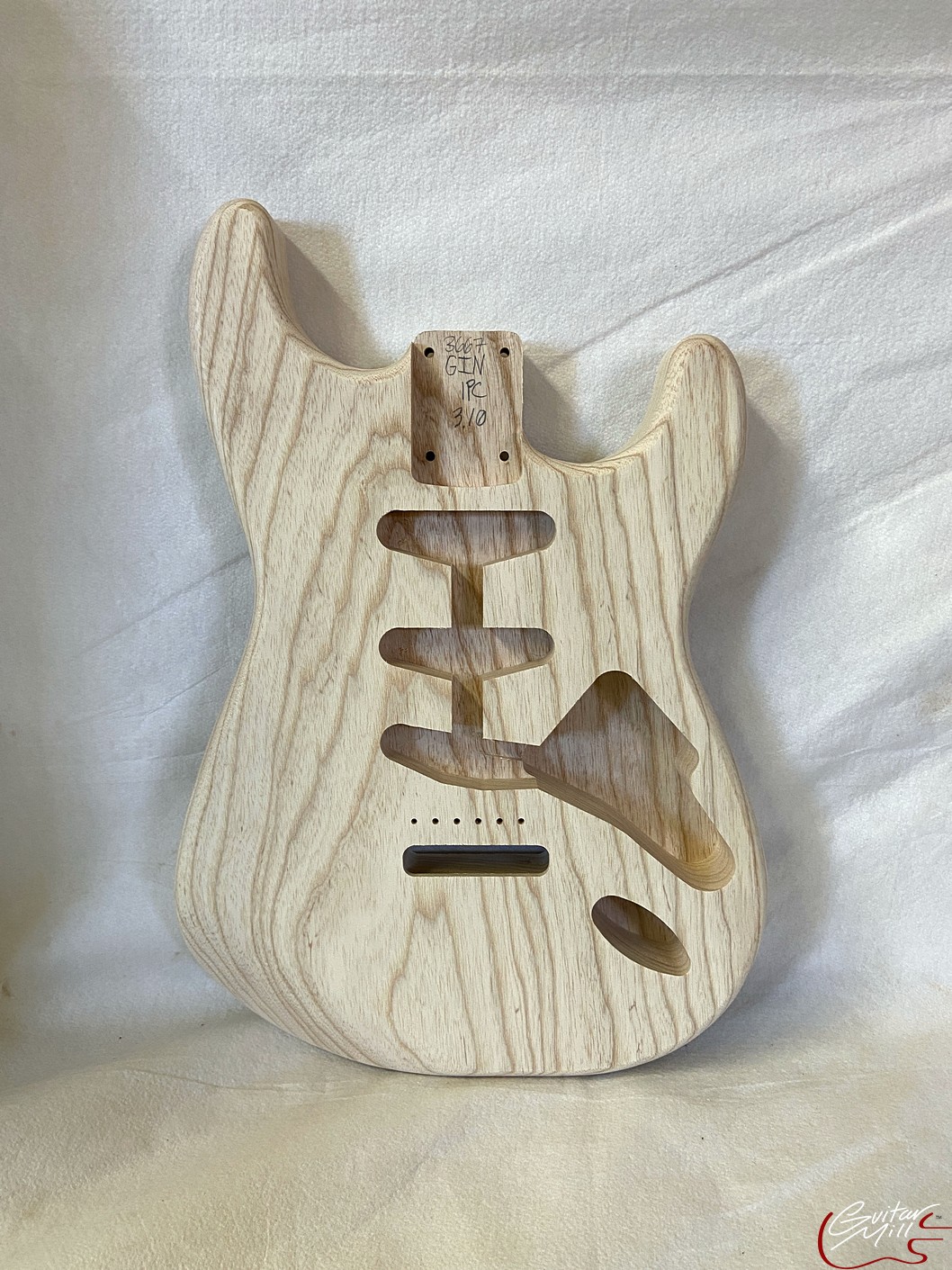 S-Style Body / 1 pc. Ultra Light Swamp Ash / 3 lbs. 10 oz. (#GIN-3667)