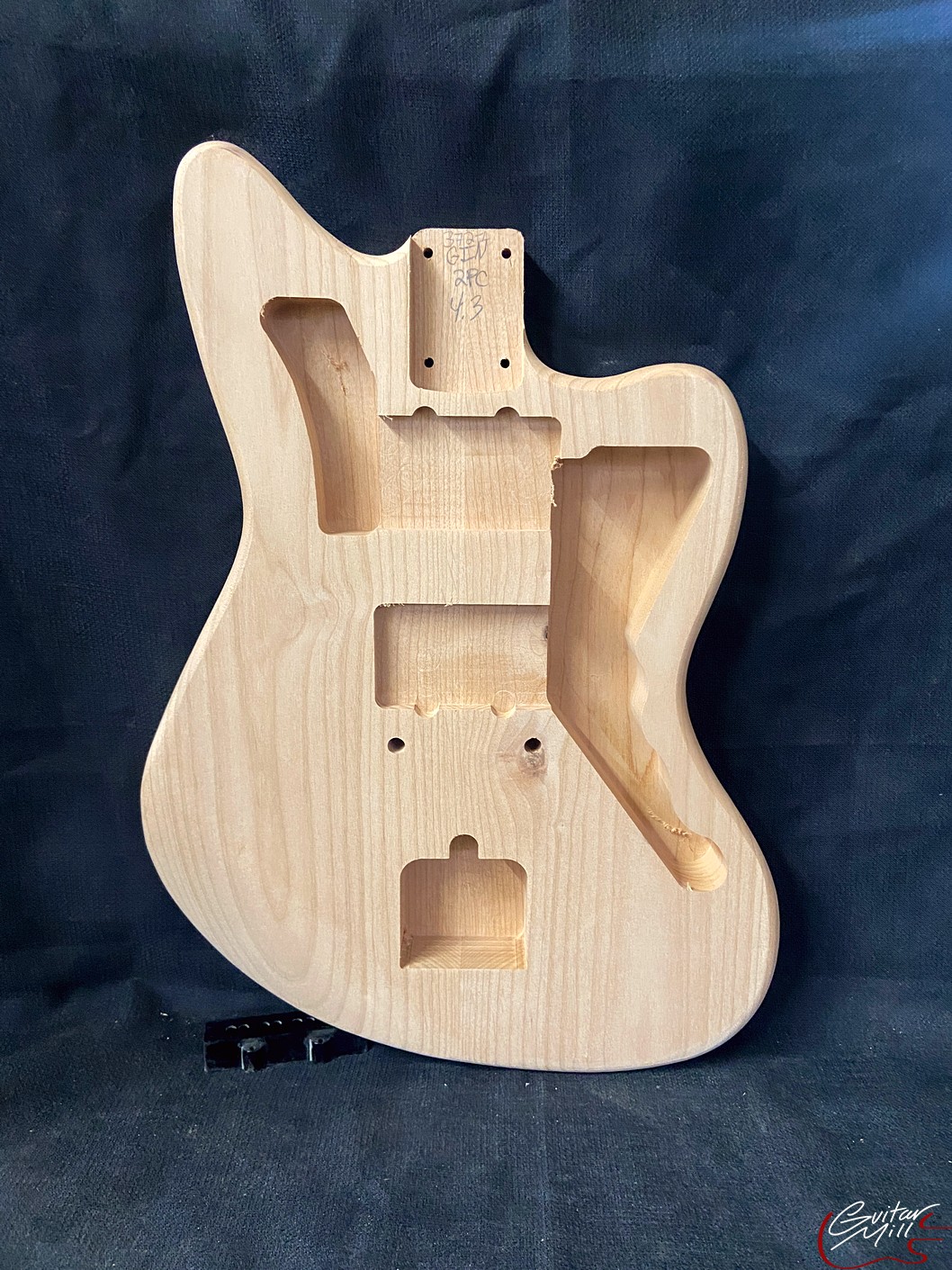 Jazz-Style Body / 2 pc. Ultra Light Alder / 4 lbs. 3 oz. (#GIN-3721)