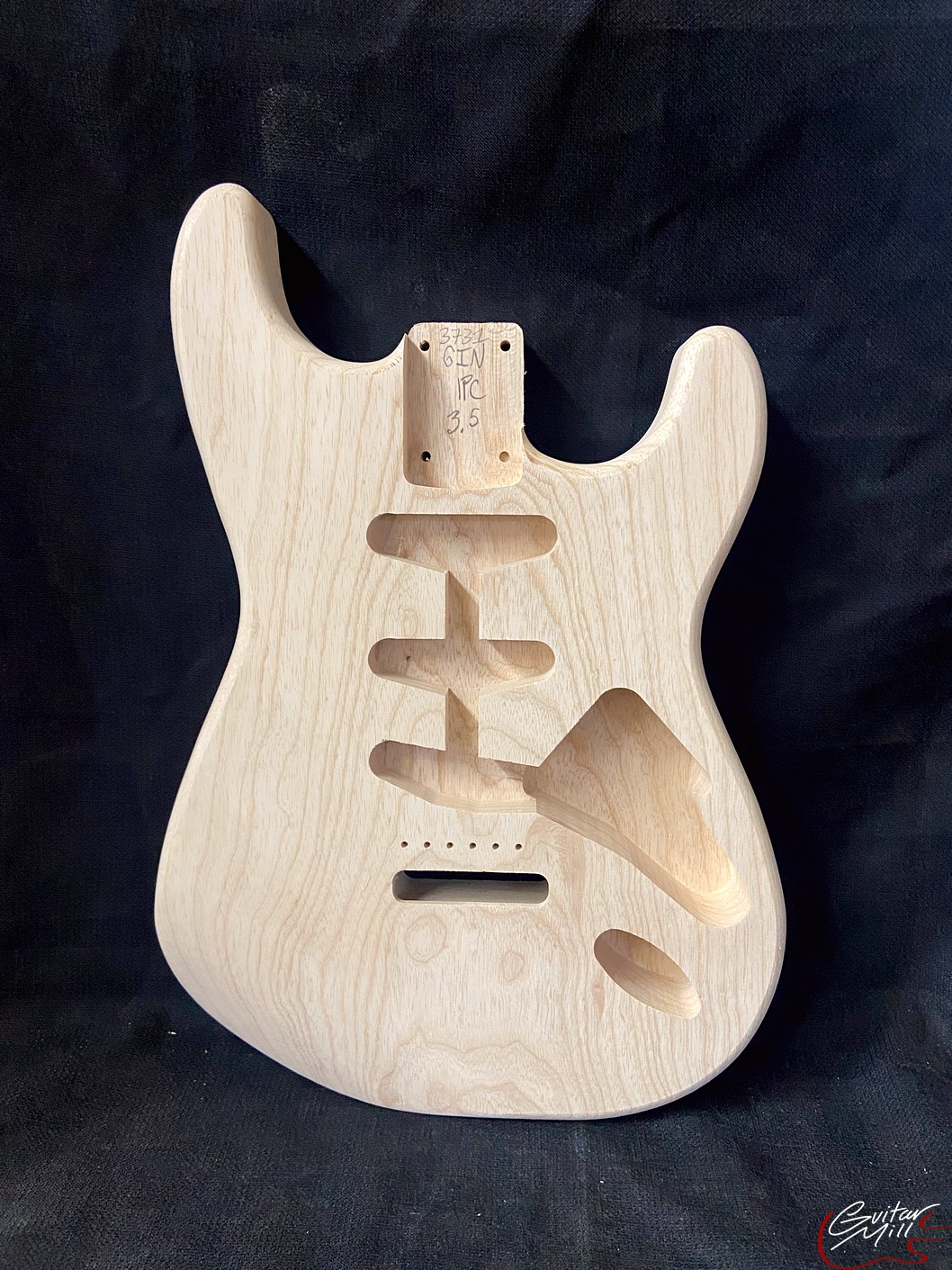 S-Style Body / 1 pc. Ultra Light Swamp Ash / 3 lbs. 5 oz. (#GIN-3731)