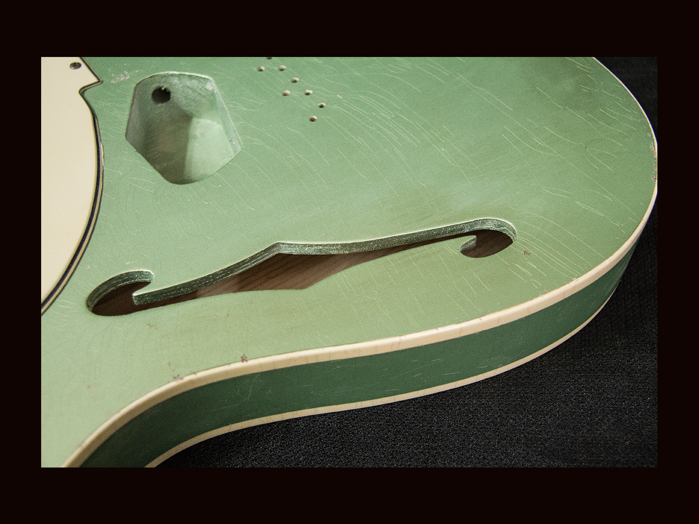 T-Style Body (T-Hollow) - Pickguard Included! /Swamp Ash / 3 lbs. 10 oz. / Nitrocellulose 'Avocado Mist' / Light Relic (#GIN-3710) - Image 4