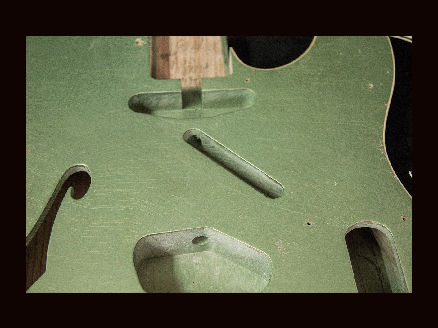 T-Style Body (T-Hollow) - Pickguard Included! /Swamp Ash / 3 lbs. 10 oz. / Nitrocellulose 'Avocado Mist' / Light Relic (#GIN-3710) - Image 9