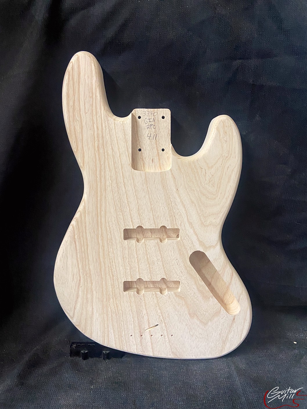 '60s J-Style Bass Body / 2 pc. Swamp Ash (#GIN-3770)