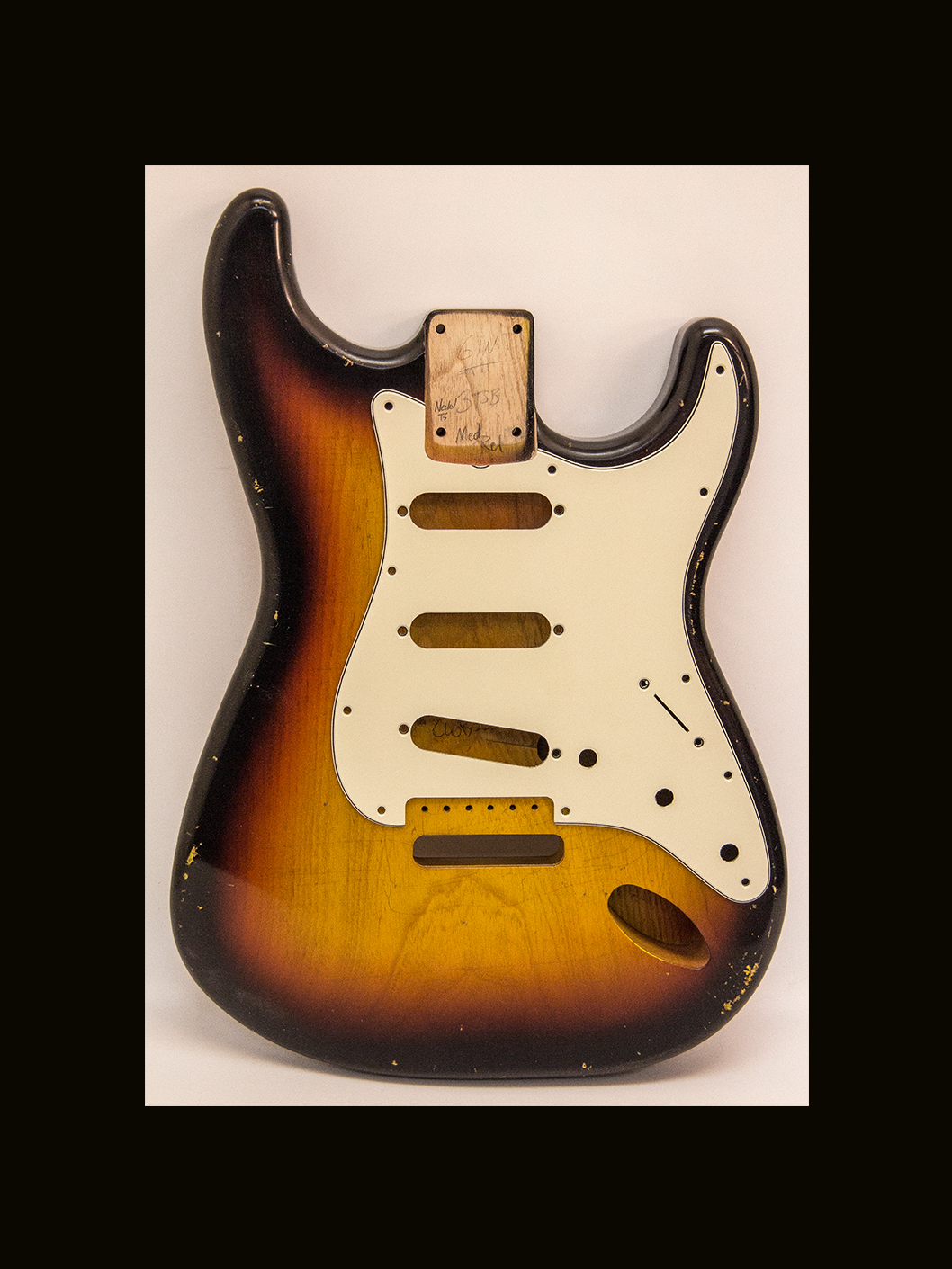 S-Style Body / 1 Piece Swamp Ash / 3 lbs. 2 oz. / Nitrocellulose '3 Tone SunBurst' / Med. Relic (#GIN-3870)