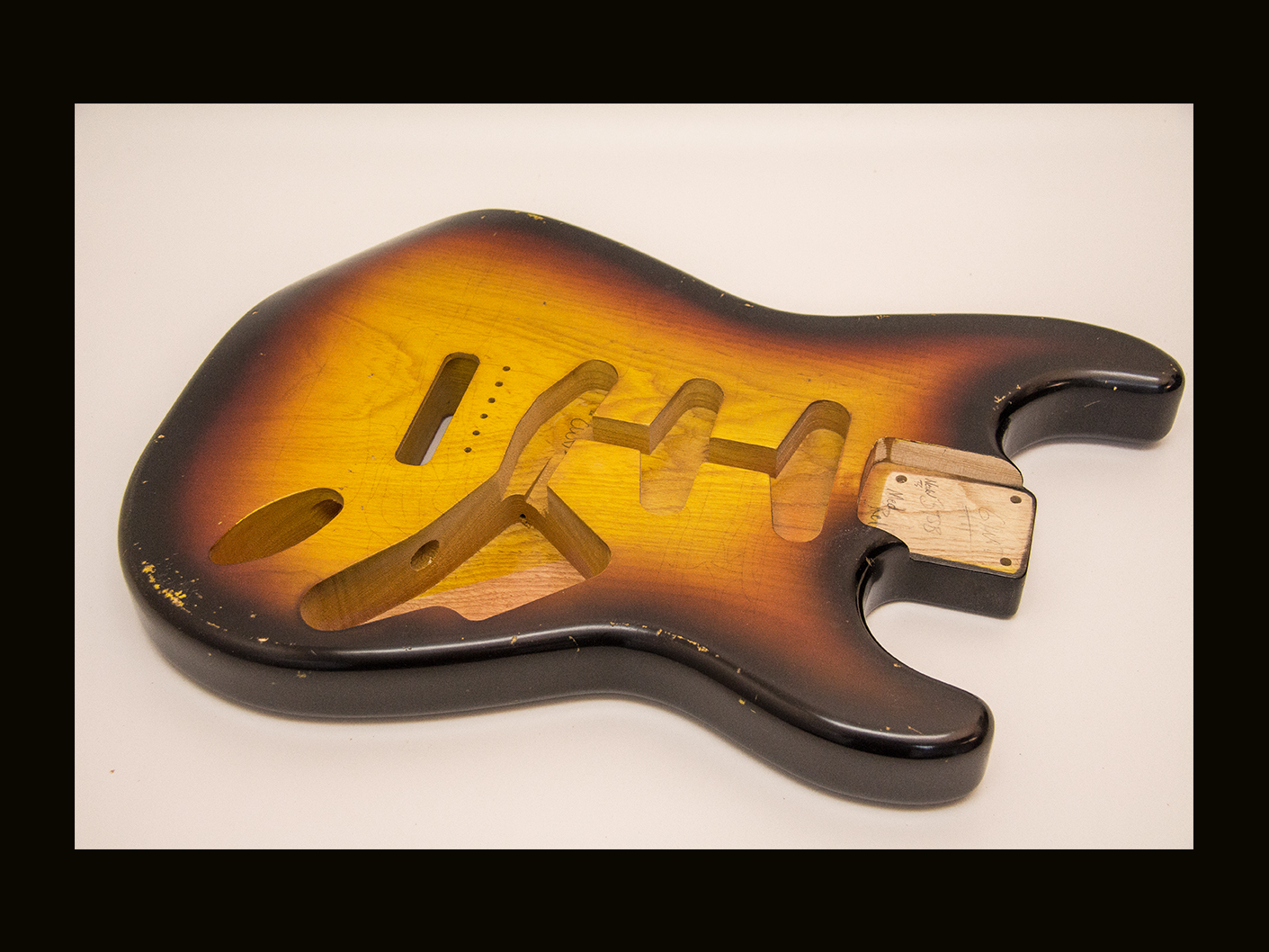 S-Style Body / 1 Piece Swamp Ash / 3 lbs. 2 oz. / Nitrocellulose '3 Tone SunBurst' / Med. Relic (#GIN-3870) - Image 2