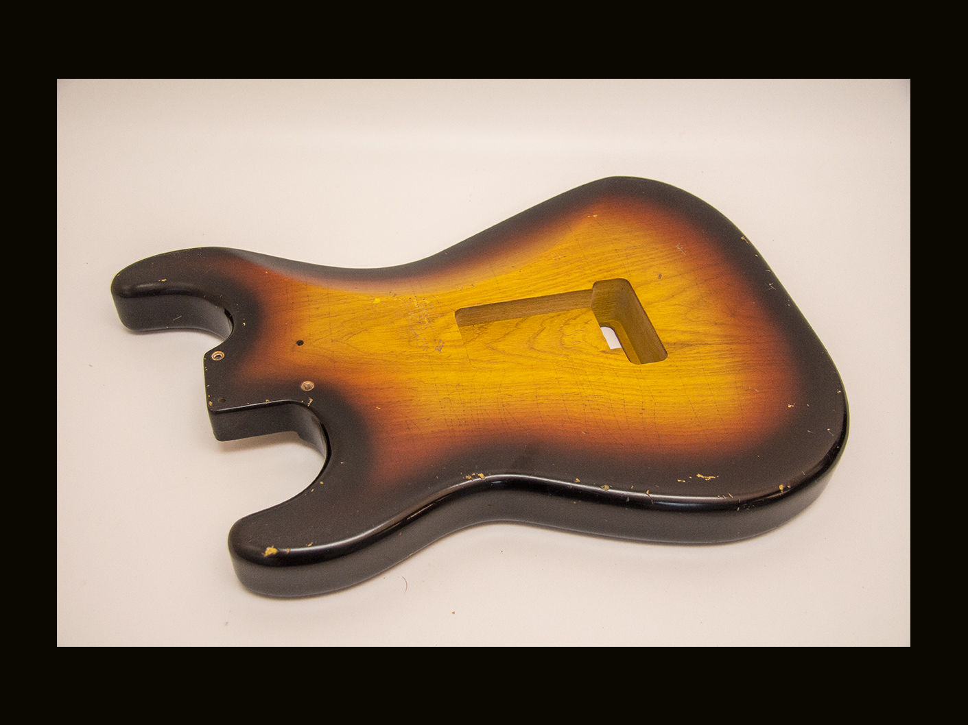 S-Style Body / 1 Piece Swamp Ash / 3 lbs. 2 oz. / Nitrocellulose '3 Tone SunBurst' / Med. Relic (#GIN-3870) - Image 4