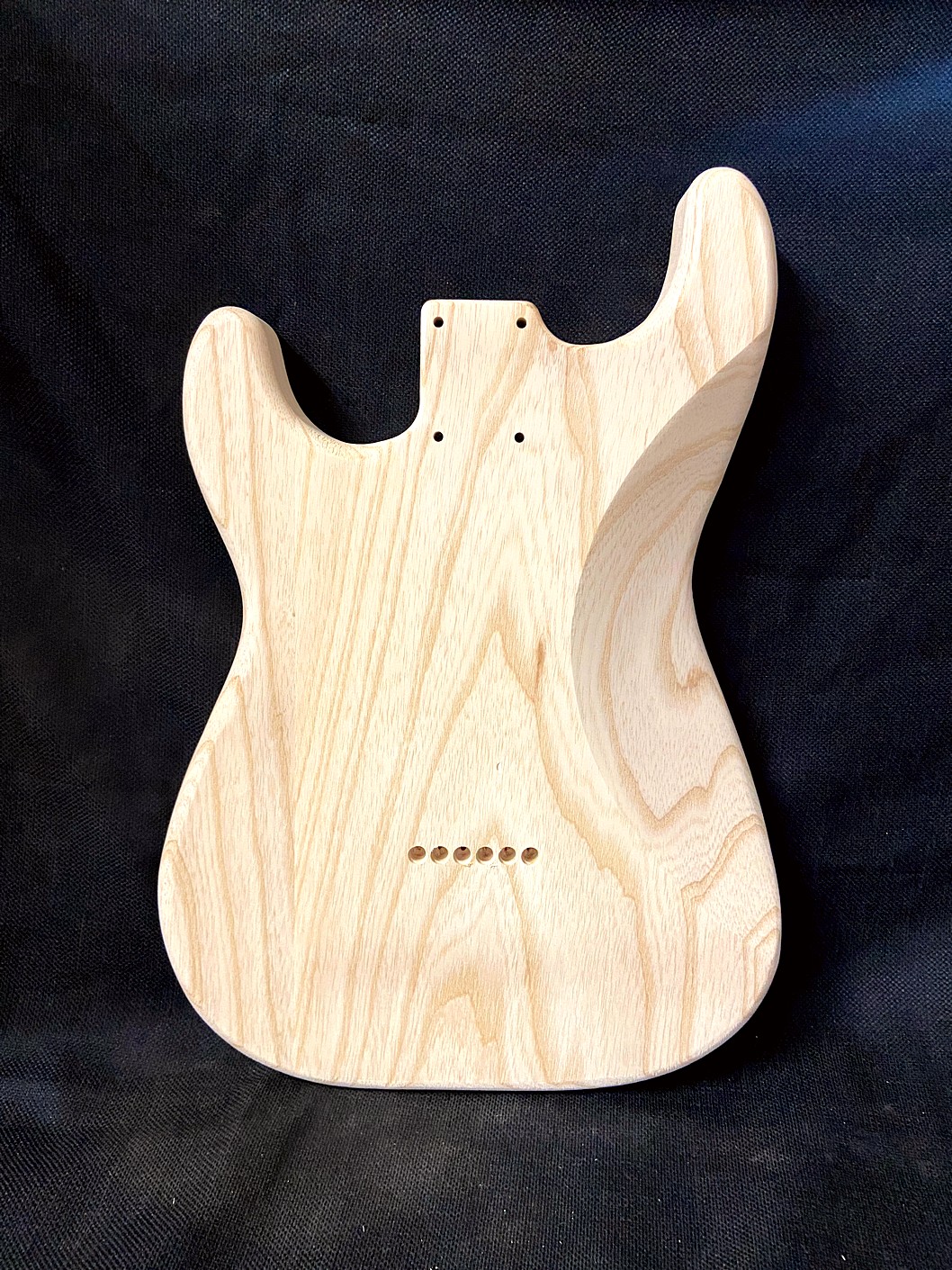 S-Style Hardtail Body / 2 pc. Ultra Light Swamp Ash / 3 lbs. 7 oz. (#GIN-3956) - Image 2